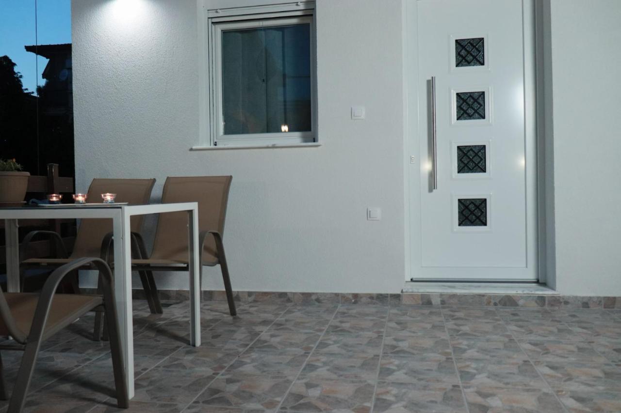 Filippou Luxury Apartments Flogita Exteriör bild